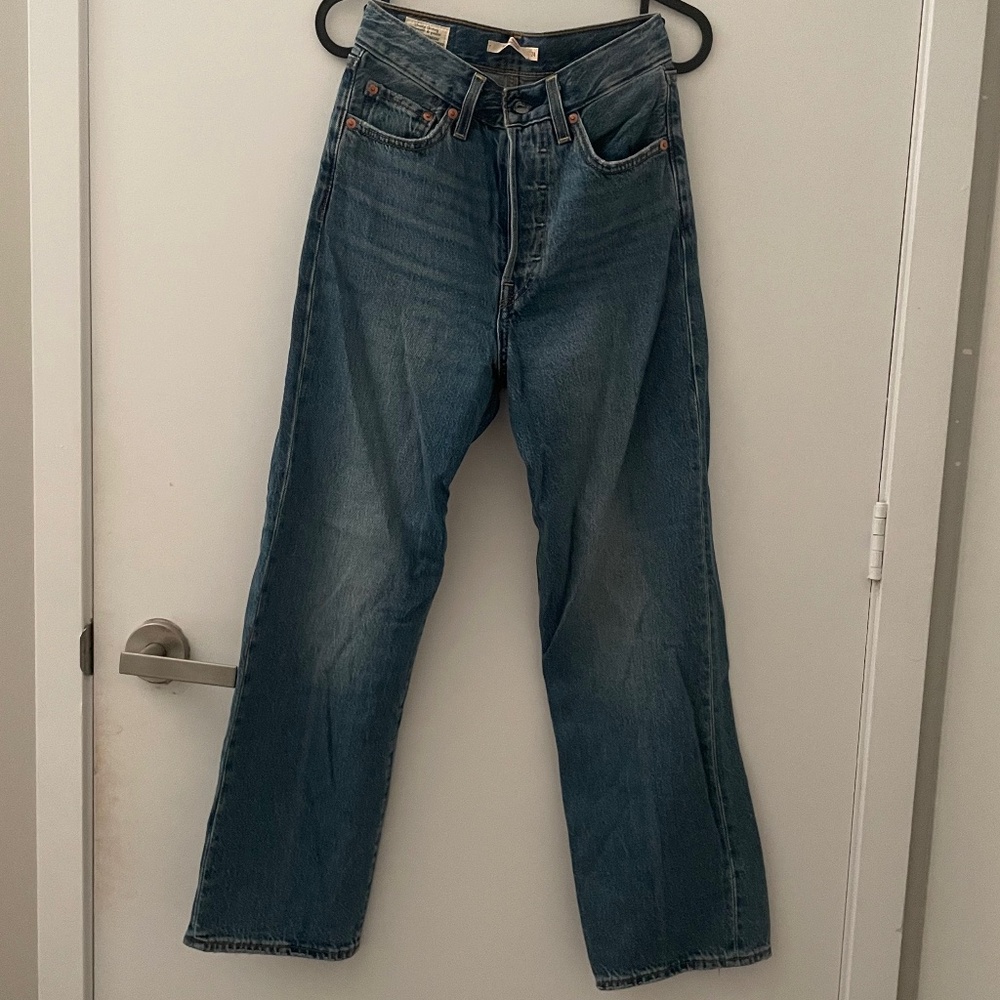 Levi’s Ribcage Straight Jeans - Picture 2 of 5